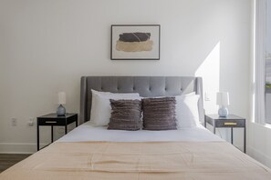 2 dormitoris, planxa i posts de planxar, wifi i roba de llit