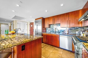 Microwave, oven, dishwasher, coffee/tea maker