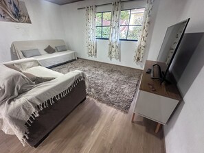 2 Schlafzimmer, Reisekinderbett, kostenloses WLAN, Bettwäsche