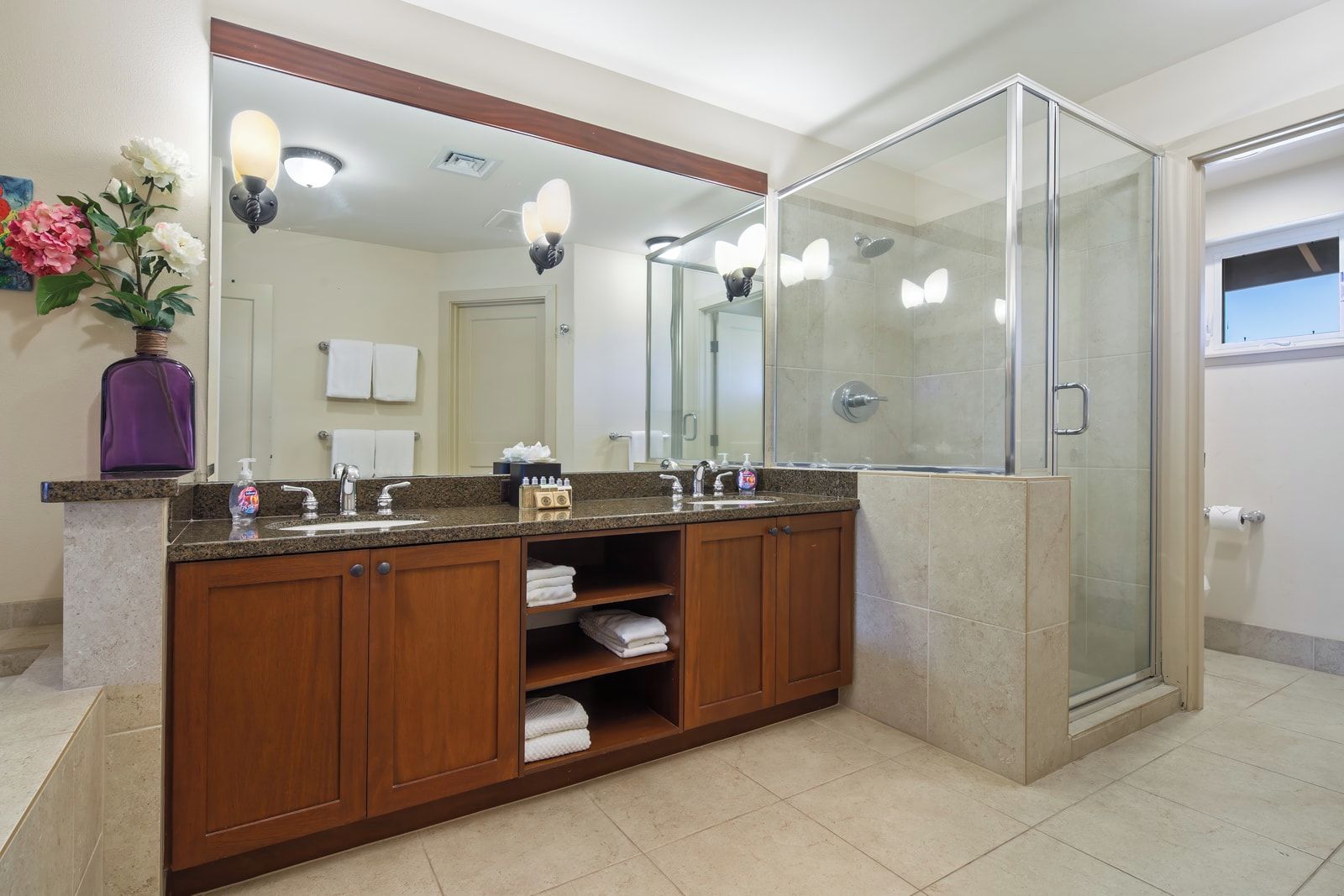 A clean, elegant sanctuary to refresh, recharge, and relax    HLI-19G