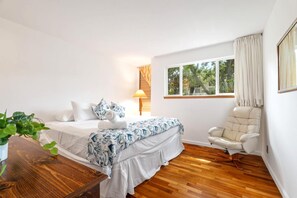 3 bedrooms, iron/ironing board, travel cot, free WiFi