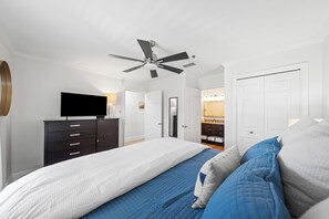 1 bedroom, iron/ironing board, free WiFi, bed sheets - STUNNING! Top-Floor Gulf Views in Gulf Place — Walk to Everything: Beach, Restaurants, Shopping (Santa Rosa Beach)