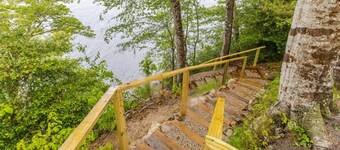 Waterfront Mashpee 5Bed/3Bath house with AC and WiFi w/ Private Beach