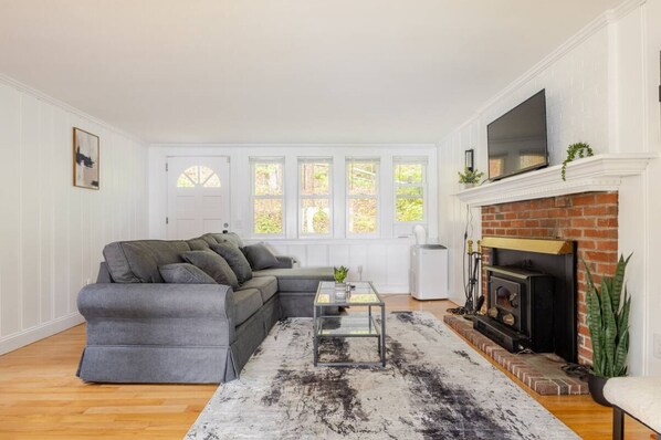 Smart TV, fireplace