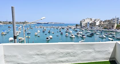 A Cosy Nest Overlooking The Sea, Birżebbuġa, Malta