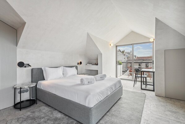 1 bedroom, iron/ironing board, internet, bed sheets