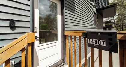 Sweet Tropical BSMT suite ~ King Bed | WIFI • parking