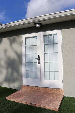 Exterior detail - Cherry Blossom Suite (Tampa)