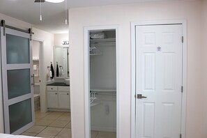 Interior - Cherry Blossom Suite (Tampa)