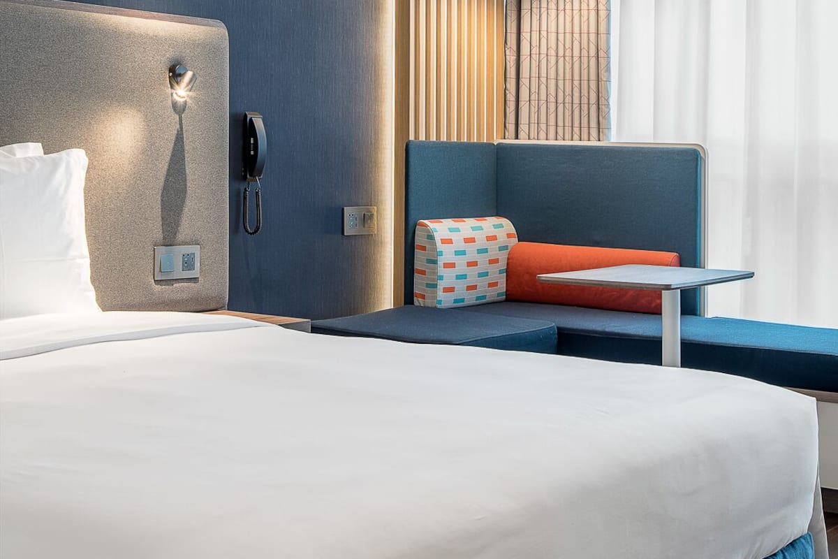 Down duvets, in-room safe, desk, laptop workspace
