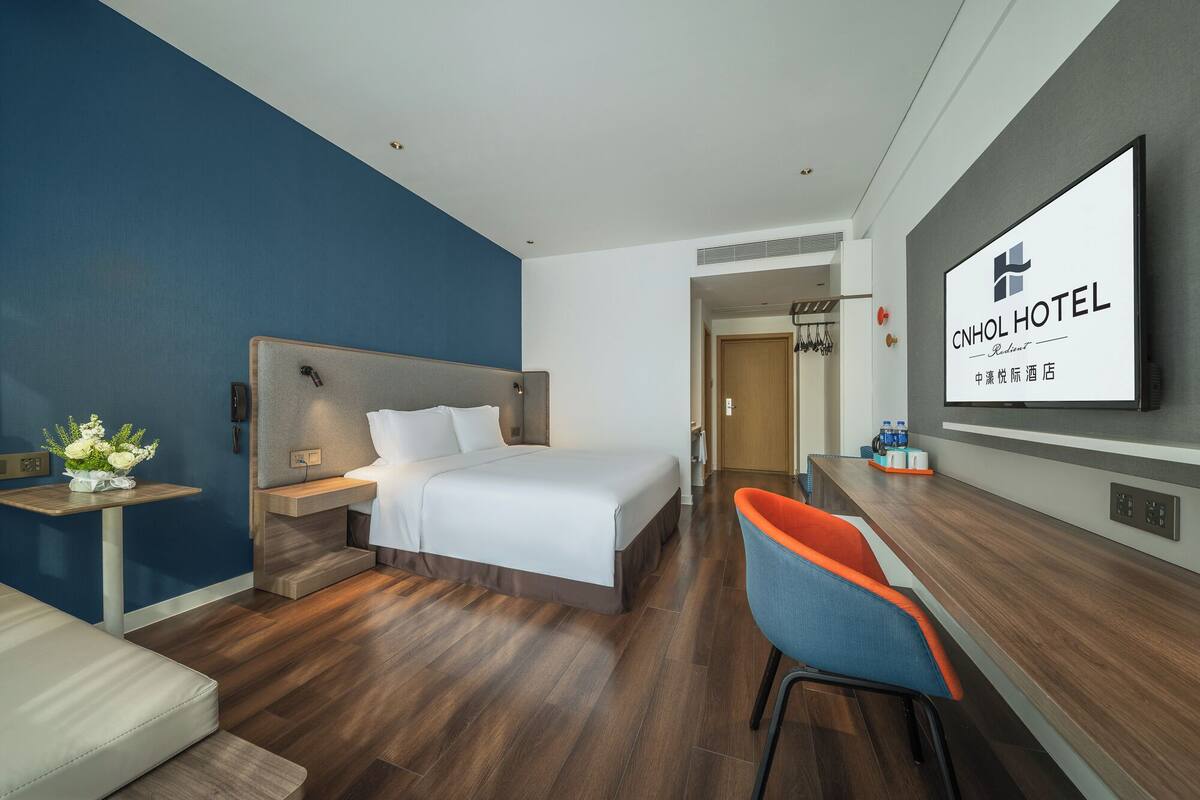 Economy Tek Büyük Yataklı Oda | Kuştüyü yorgan, memory foam (visko elastik) yatak, odada kasa, masa 