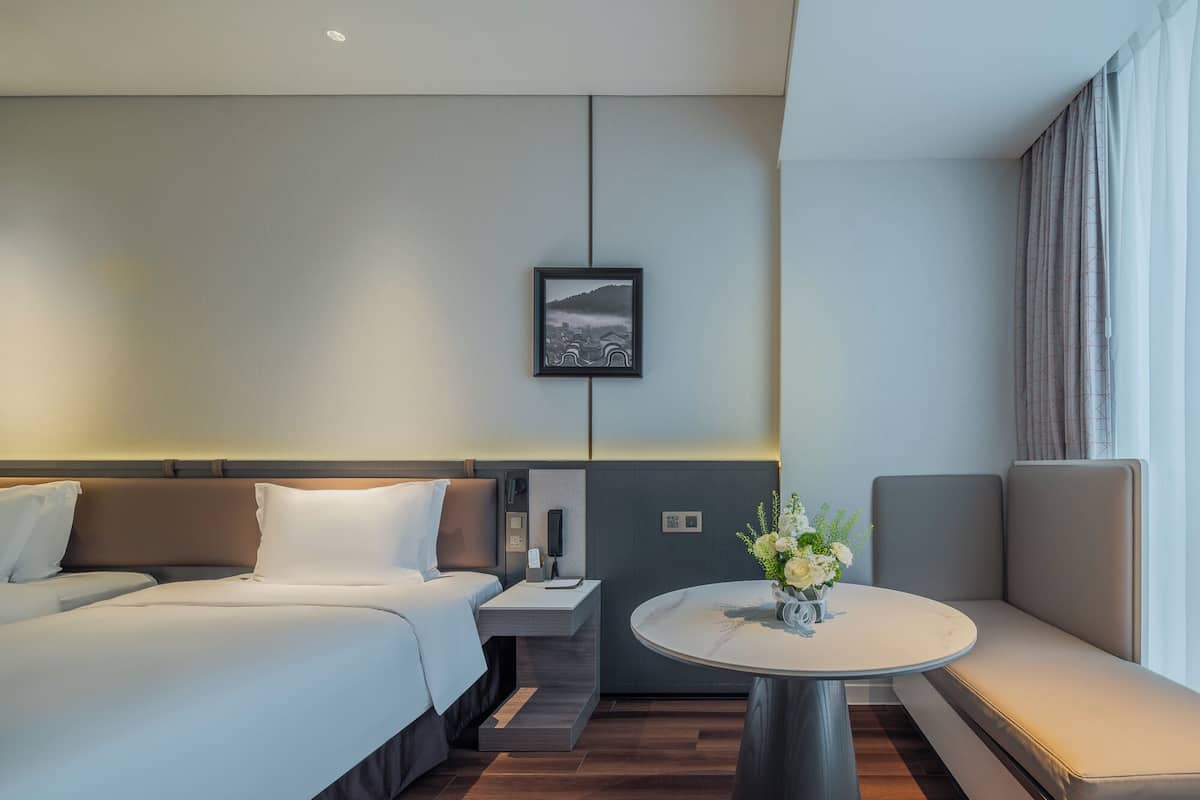 Premier İki Ayrı Yataklı Oda | Kuştüyü yorgan, memory foam (visko elastik) yatak, odada kasa, masa 