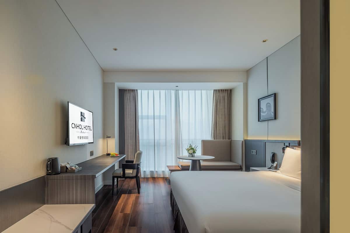 Tek Büyük Yataklı Oda | Kuştüyü yorgan, memory foam (visko elastik) yatak, odada kasa, masa 