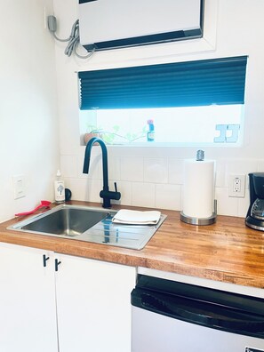 冰箱、微波炉、炉灶、厨具/餐具