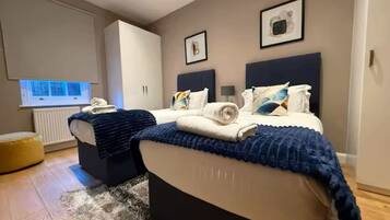 2 slaapkamers, een strijkplank/strijkijzer, reisbedje, gratis wifi