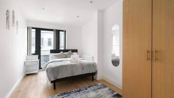 2 bedrooms, iron/ironing board, travel cot, free WiFi