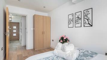 2 chambres, fer et planche à repasser, lit parapluie, Wi-Fi gratuit