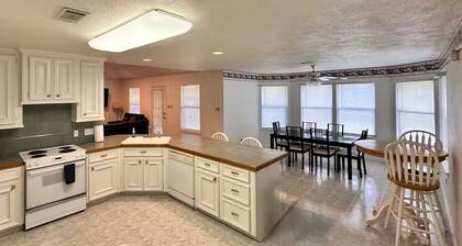 Charming country getaway near IAH airport