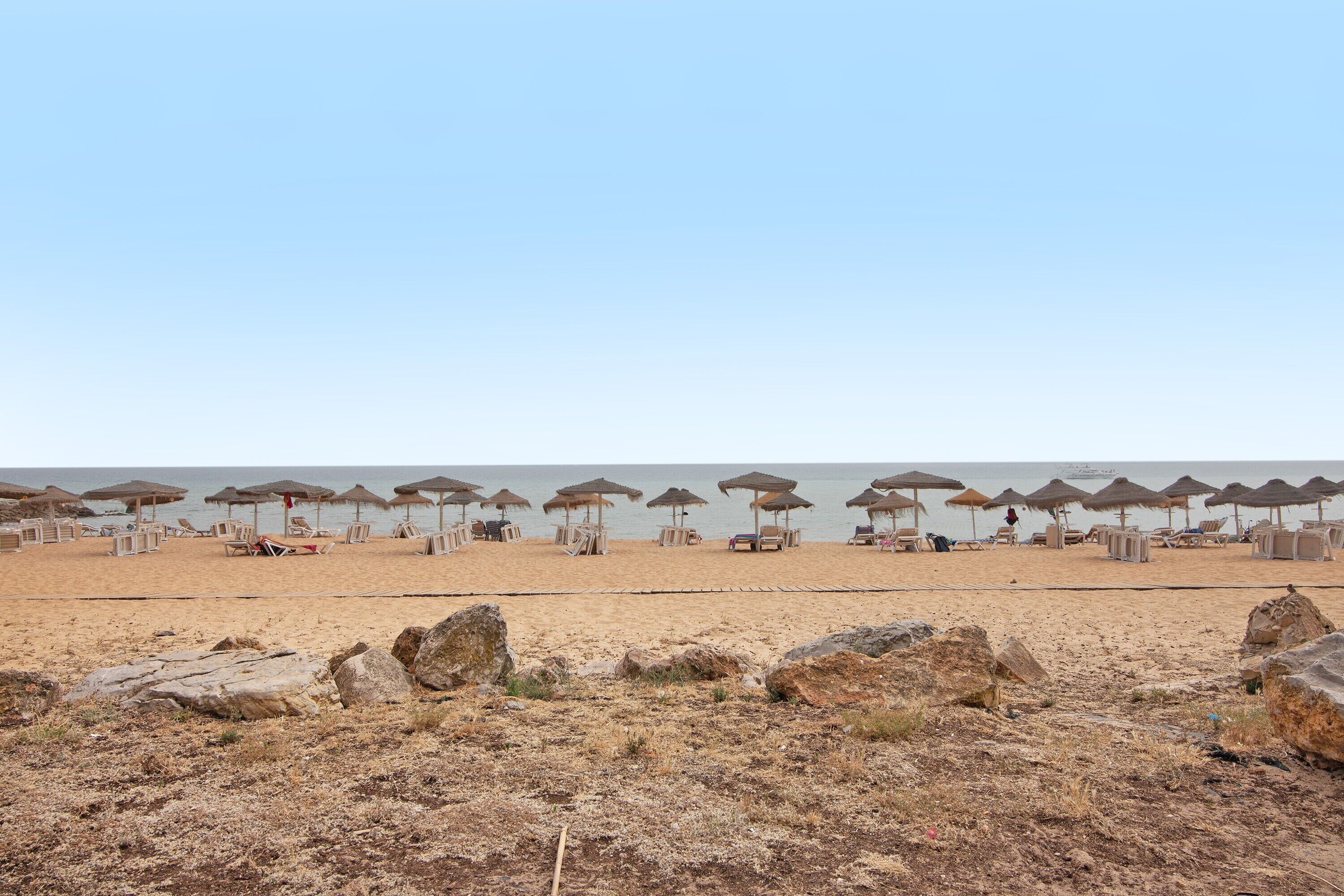 På stranden