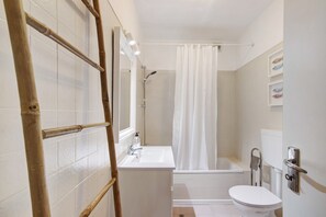 Shower, towels