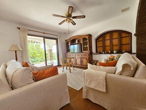 Living area - Villa Hermana del Sol by Lica (Estepona)