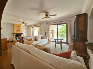 Living area - Villa Hermana del Sol by Lica (Estepona)