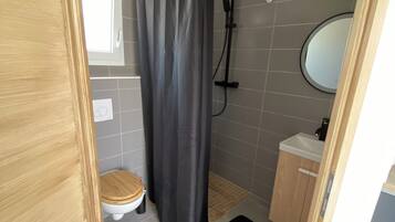 Haartrockner, HandtĂŒcher, Toilettenpapier