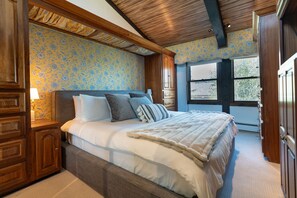 3 bedrooms, iron/ironing board, travel cot, WiFi