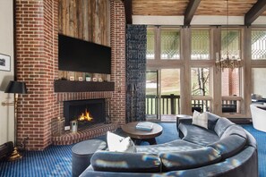 TV, fireplace, stereo, offices - 3BR Penthouse, Hot Tub, Mtn Views! Hiking Trails! (Snowmass Village)