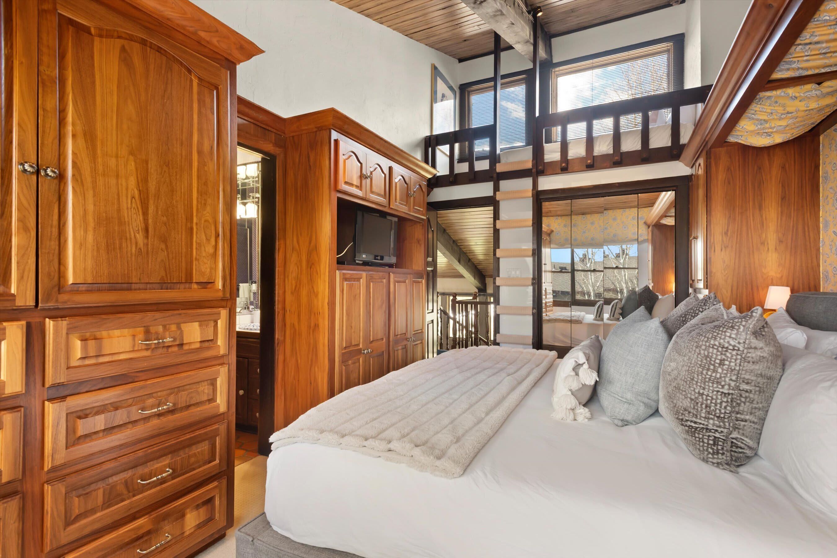 3 bedrooms, iron/ironing board, travel cot, WiFi