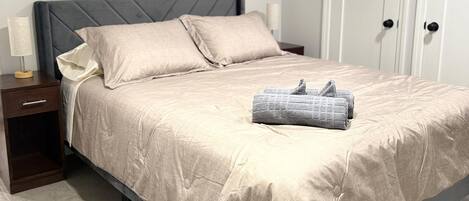 3 habitaciones, tabla de planchar con plancha, wifi y ropa de cama