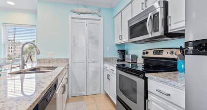 Summer Condo Special Rates! New Renovated 2 bedroom oceanview condo in Surfside!