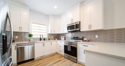 FreshModernCozyQuietRetreat | WEM | Garage | KingBed