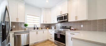 FreshModernCozyQuietRetreat | WEM | Garage | KingBed