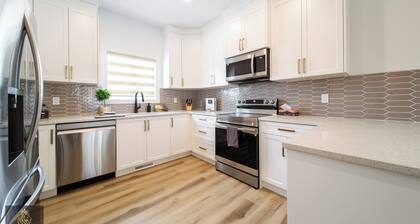FreshModernCozyQuietRetreat | WEM | Garage | KingBed