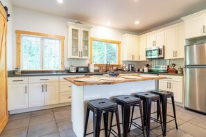 冰箱、微波炉、烤箱、炉灶