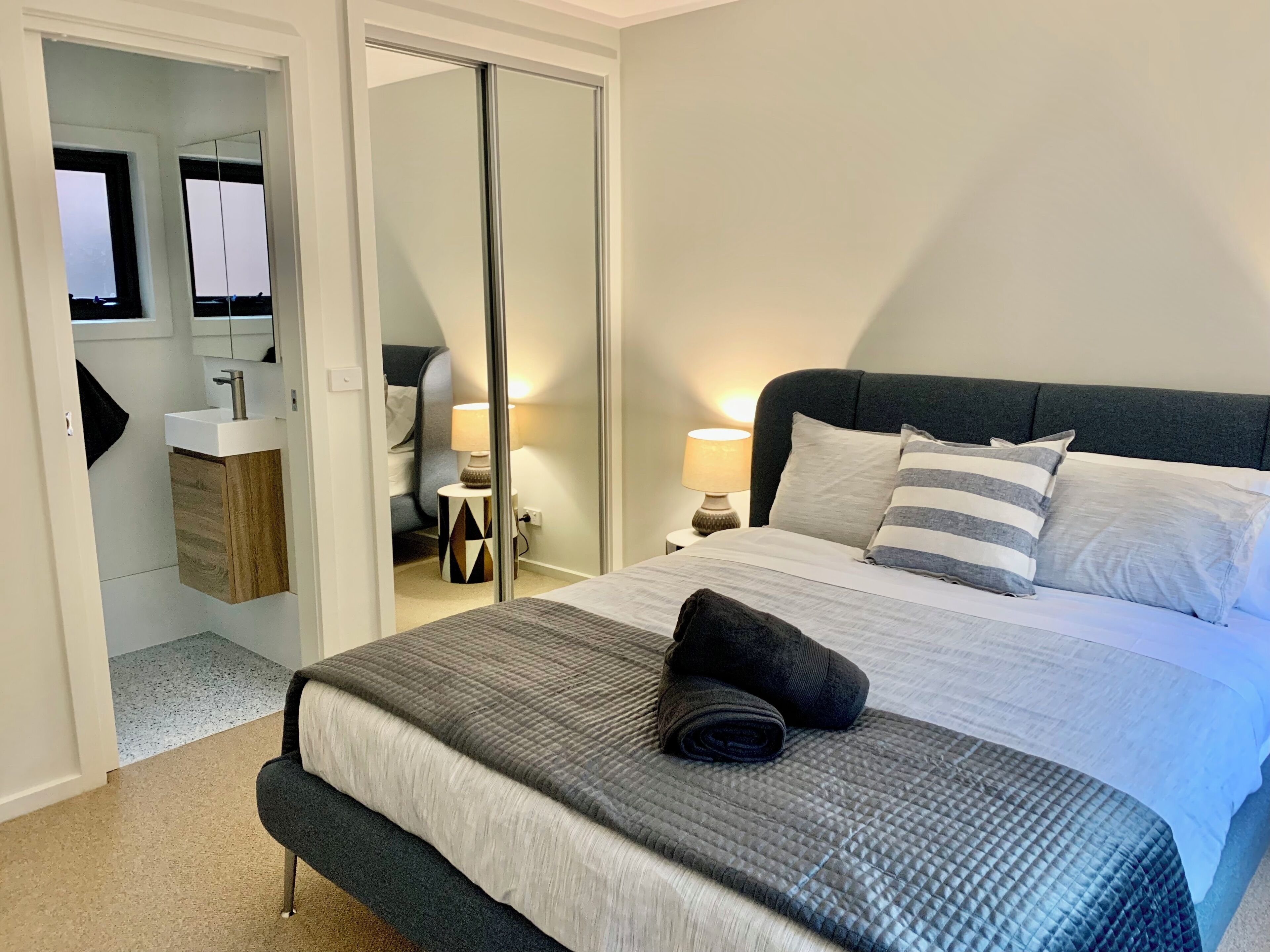 3 室のベッドルーム、アイロン / アイロン台、WiFi、ベッドシーツ