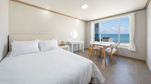 Basic Room, 1 Bedroom (Room 401 (Ocean View / Netflix)) | 1 bedroom, free WiFi - Gangneung Jin Stay (Gangneung)