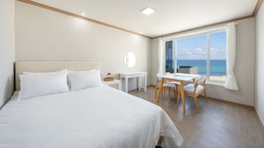 Kamar Basic, 1 kamar tidur (Room 401 (Ocean View / Netflix)) | 1 kamar tidur dan Wi-Fi gratis