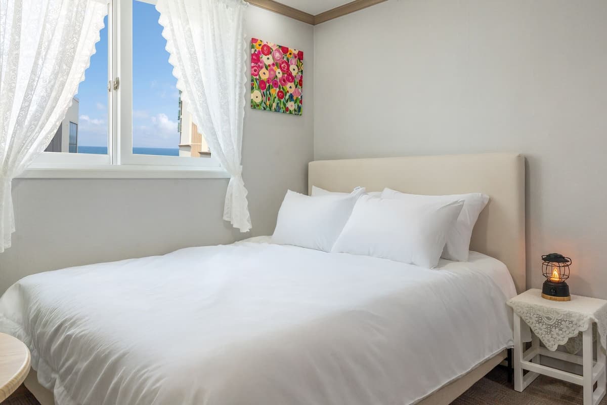 Basic Room, 1 Bedroom (Room 202 (Ocean View / Netflix)) | 1 bilik tidur, Wi-fi percuma 