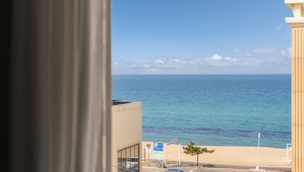 Basic Room, 1 Bedroom (Room 401 (Ocean View / Netflix)) | 1 bedroom, free WiFi