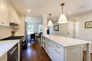 Fridge, microwave, dishwasher, coffee/tea maker