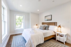 4 bedrooms, iron/ironing board, free WiFi