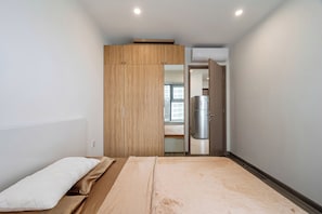 Blackout drapes, iron/ironing board, free WiFi - LA Nest - Amoire Nest (Ho Chi Minh City)