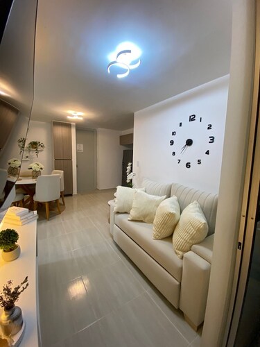 Brand new 3-bedroom apartment in charming Pereira close to airport and stadium.