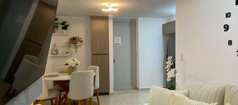 Brand new 3-bedroom apartment in charming Pereira close to airport and stadium.