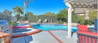 Mountain View • Pool House • BBQ