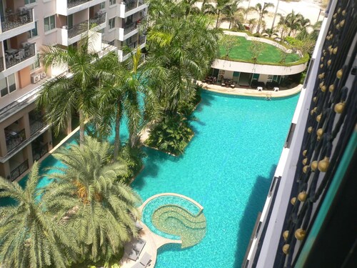 Charming 2-bedroom condo with 3 AC, 3 fans, WiFi in wonderful Pattaya-Jomtien