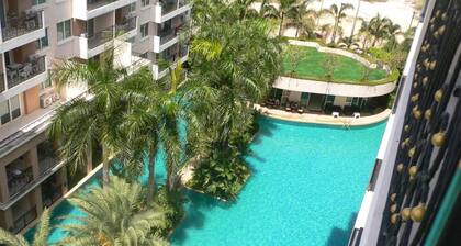 Charming 2-bedroom condo with 3 AC, 3 fans, WiFi in wonderful Pattaya-Jomtien