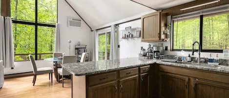 Refrigerador, microondas, horno, placa de cocina